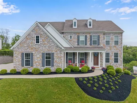 686 Country Club Dr, Pittsburgh, PA 15228