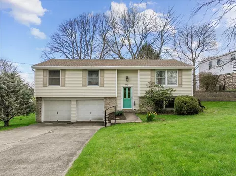 143 W Fair Meadows Dr, Canonsburg, PA 15317