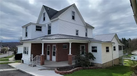 216 W Main St, Stoystown, PA 15563