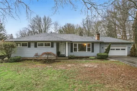 836 Karen Ln, Hermitage, PA 16148