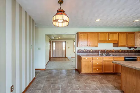 Entry Way - 194 Seanor Rd, Irwin, PA 15642 photo 2 of 4