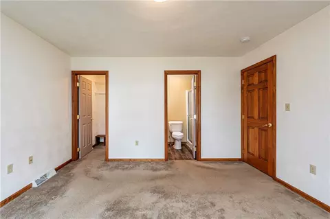 Bedroom - 194 Seanor Rd, Irwin, PA 15642 photo 3 of 6