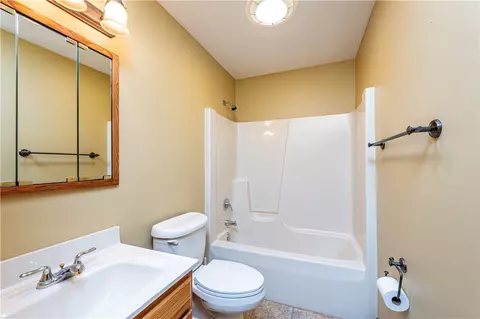 Bath - 194 Seanor Rd, Irwin, PA 15642 photo 2 of 2