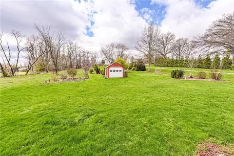Exterior - 194 Seanor Rd, Irwin, PA 15642 photo 7 of 9