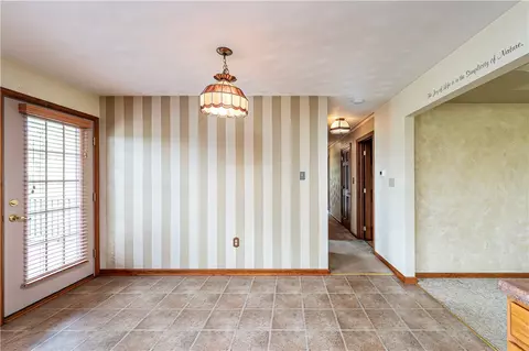 Entry Way - 194 Seanor Rd, Irwin, PA 15642 photo 3 of 4