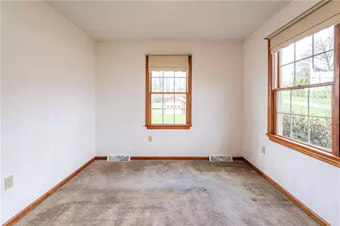 Bedroom - 194 Seanor Rd, Irwin, PA 15642 photo 4 of 6