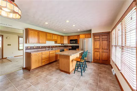 Kitchen - 194 Seanor Rd, Irwin, PA 15642 photo 2 of 2