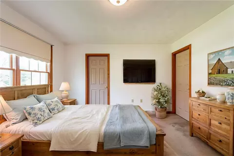 Bedroom - 194 Seanor Rd, Irwin, PA 15642 photo 2 of 6