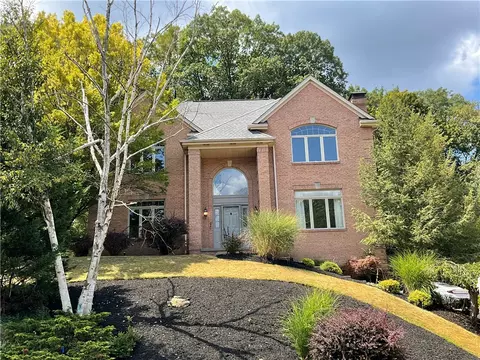 115 Radcliff Dr, Pittsburgh, PA 15237