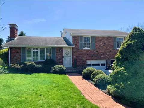 122 Oak Hill Dr, Washington, PA 15301