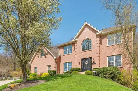 138 Oakview Dr, Cranberry Township, PA 16066