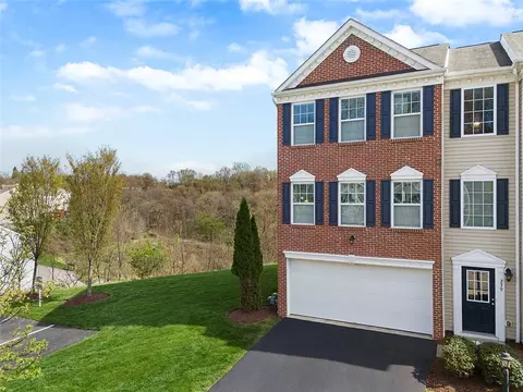 239 Grace Manor Dr, Coraopolis, PA 15108