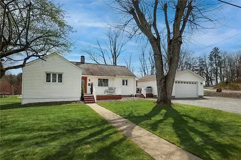 614 Nelson St, Grove City, PA 16127