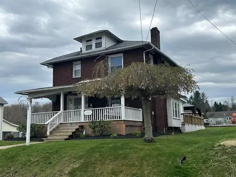 1027 W Ridge Ave, Sharpsville, PA 16150