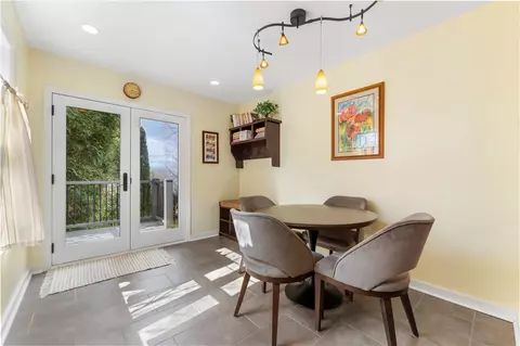 Dining - 250 Outlook Dr, Pittsburgh, PA 15228 photo 4 of 5