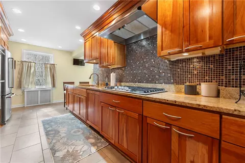 Kitchen - 250 Outlook Dr, Pittsburgh, PA 15228 photo 2 of 3