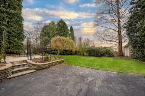 Exterior - 250 Outlook Dr, Pittsburgh, PA 15228 photo 3 of 9