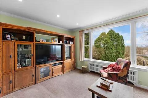 Living - 250 Outlook Dr, Pittsburgh, PA 15228 photo 5 of 6