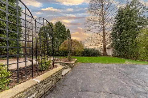 Exterior - 250 Outlook Dr, Pittsburgh, PA 15228 photo 4 of 9