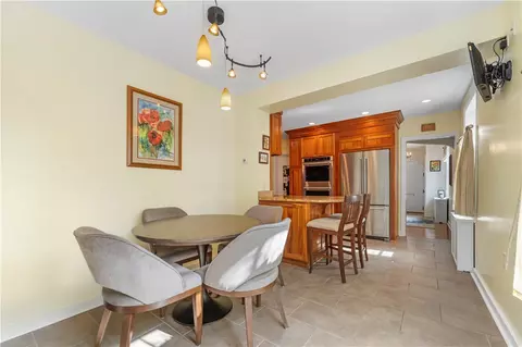 Dining - 250 Outlook Dr, Pittsburgh, PA 15228 photo 5 of 5