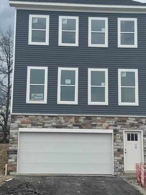 676 Olivia St, Pittsburgh, PA 15205