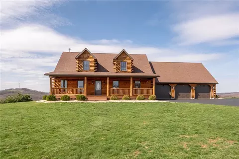307 School House Ln, Stahlstown, PA 15687