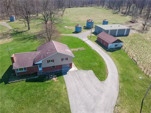 204 Hoover Rd, New Castle, PA 16101