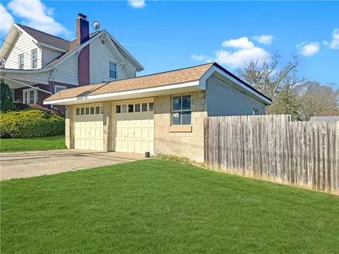 Exterior - 100 Shenango Blvd, Farrell, PA 16121 photo 4 of 8