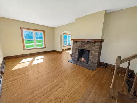 Living - 100 Shenango Blvd, Farrell, PA 16121 photo 2 of 3