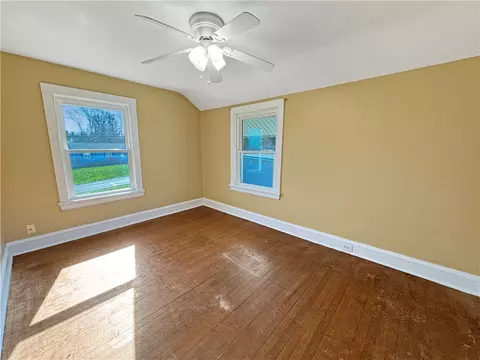 Bedroom - 100 Shenango Blvd, Farrell, PA 16121 photo 3 of 3