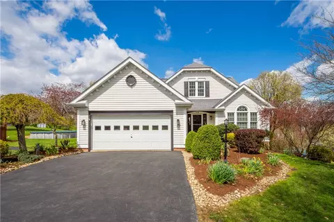 110 Walnut Dr, Eighty Four, PA 15330 photo 2