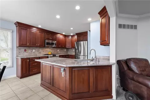 110 Walnut Dr, Eighty Four, PA 15330 photo 13