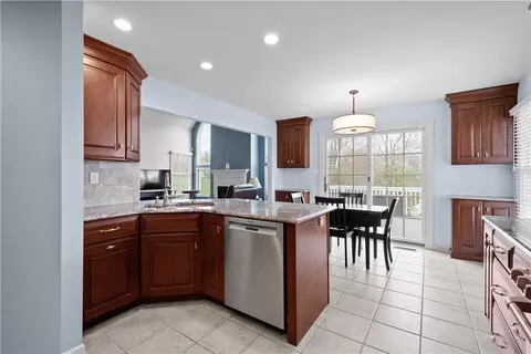 110 Walnut Dr, Eighty Four, PA 15330 photo 16