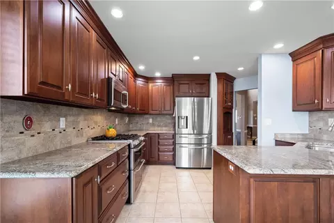 110 Walnut Dr, Eighty Four, PA 15330 photo 14