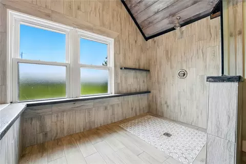 Bath - 164 Burrows Rd, West Middlesex, PA 16159 photo 5 of 6