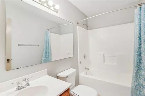 Bath - 509 Jackson Dr, Apollo, PA 15613 photo 2 of 4