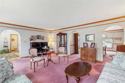 Living - 509 Jackson Dr, Apollo, PA 15613 photo 2 of 7