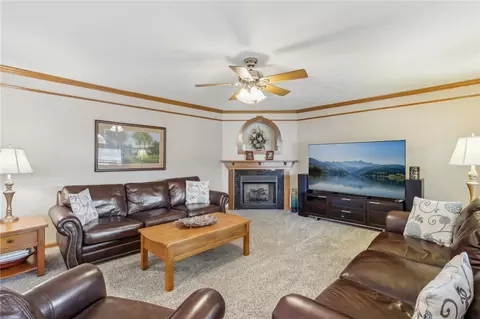 Living - 509 Jackson Dr, Apollo, PA 15613 photo 4 of 7