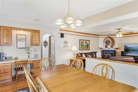 Dining - 509 Jackson Dr, Apollo, PA 15613 photo 3 of 3