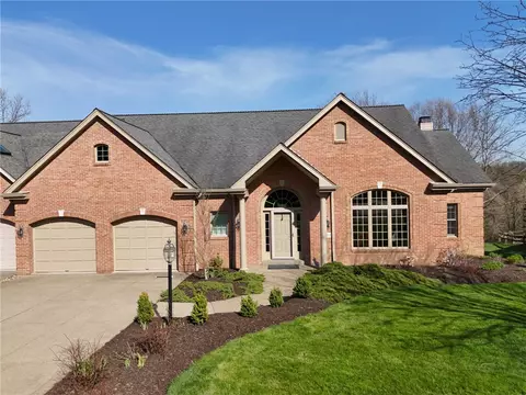 903 Red Oak Dr, Pittsburgh, PA 15238