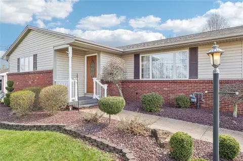 1015 Richview Dr, New Castle, PA 16101