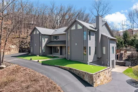 302 Green Lake Dr, Mars, PA 16046