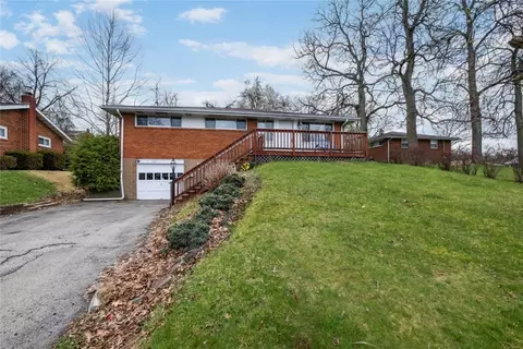 565 Firethorne Dr, Monroeville, PA 15146