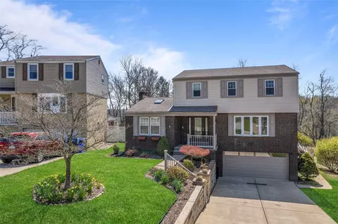 1375 Snee Dr, Pittsburgh, PA 15236