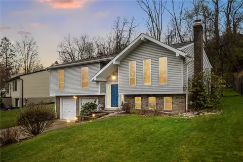 2240 Chapparal Dr, Pittsburgh, PA 15239