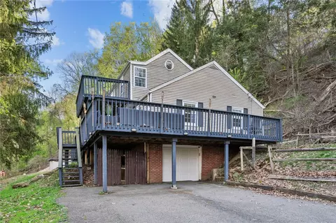 741 Winterhaven Dr, Pittsburgh, PA 15223