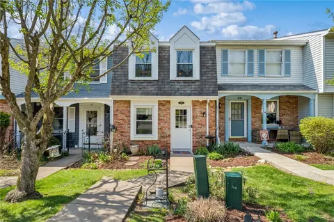42 Shadow Dr, Pittsburgh, PA 15227