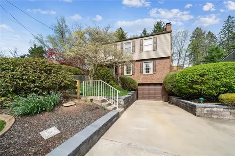 709 Pine Valley Dr, Pittsburgh, PA 15239