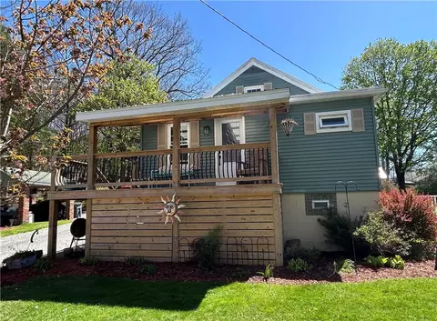 123 Maple Ln, Connellsville, PA 15425