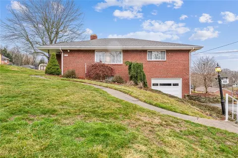 121 Sharon Ave, Washington, PA 15301